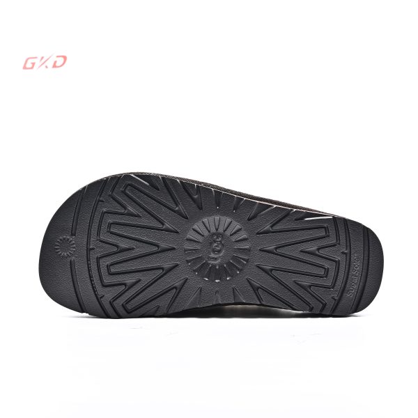 UGG CLASSIC - Image 2