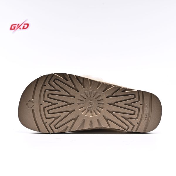 UGG CLASSIC - Image 2