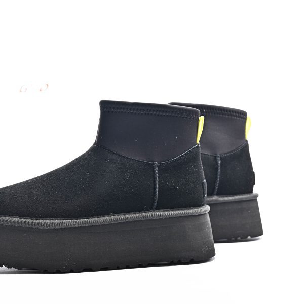 UGG CLASSIC - Image 7
