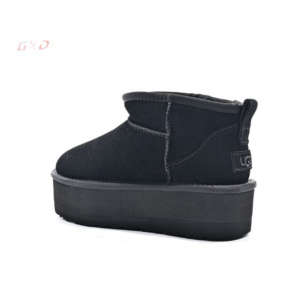 UGG CLASSIC - Image 7