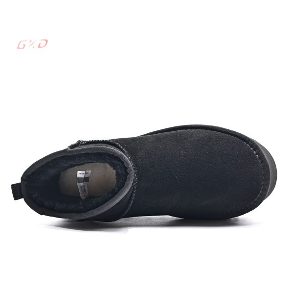 UGG CLASSIC - Image 9