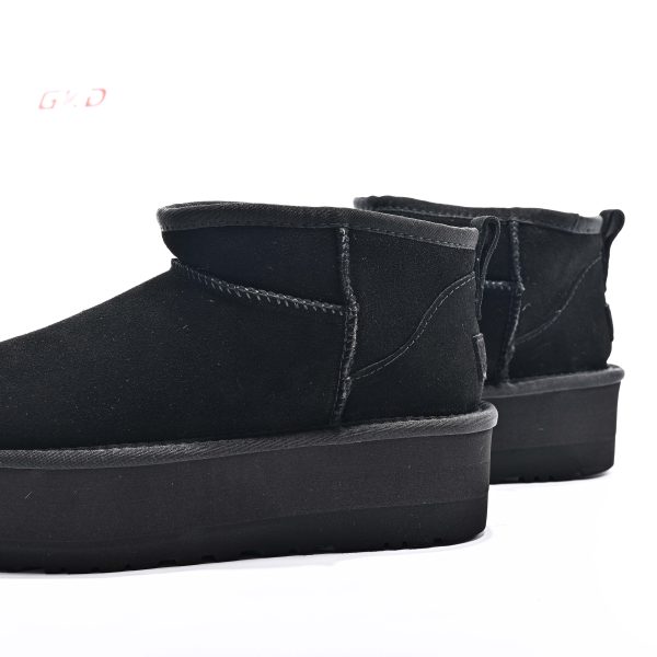 UGG CLASSIC - Image 10