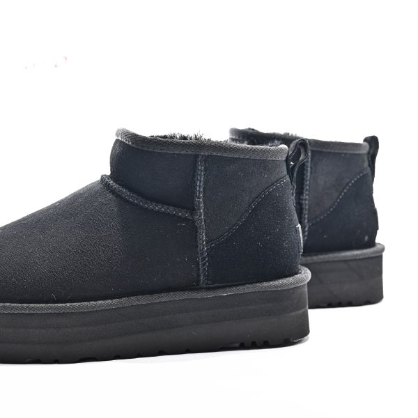 UGG CLASSIC - Image 9