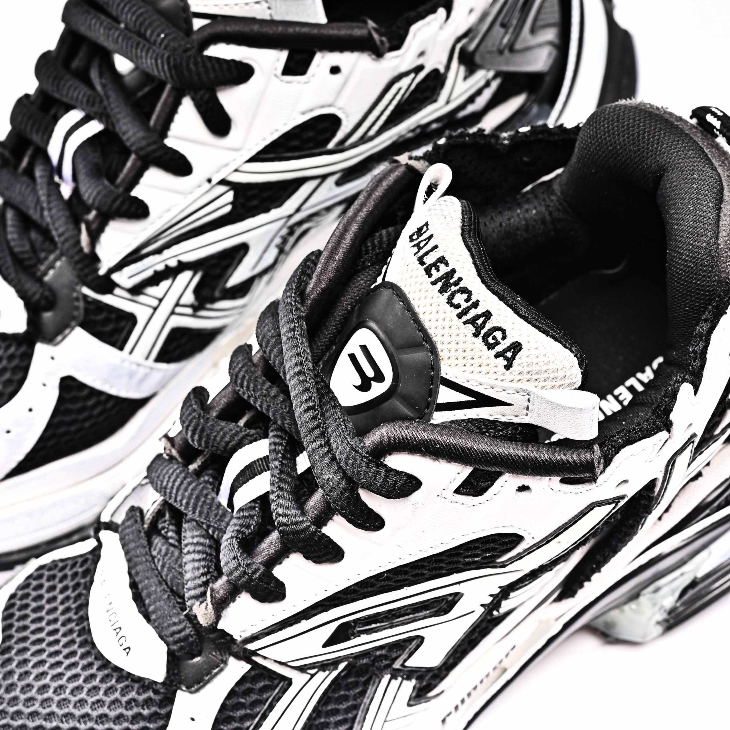 Balenciaga Runner 677403 W3RB2 9010 - Image 10
