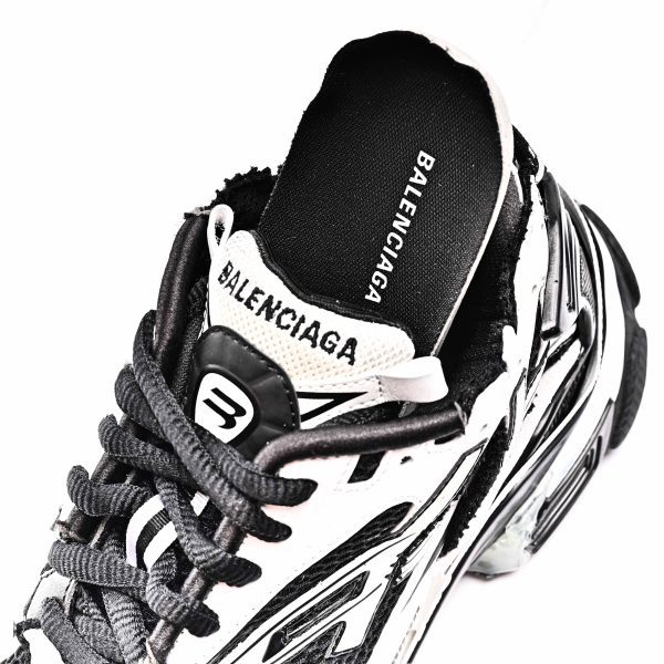 Balenciaga Runner 677403 W3RB2 9010 - Image 11