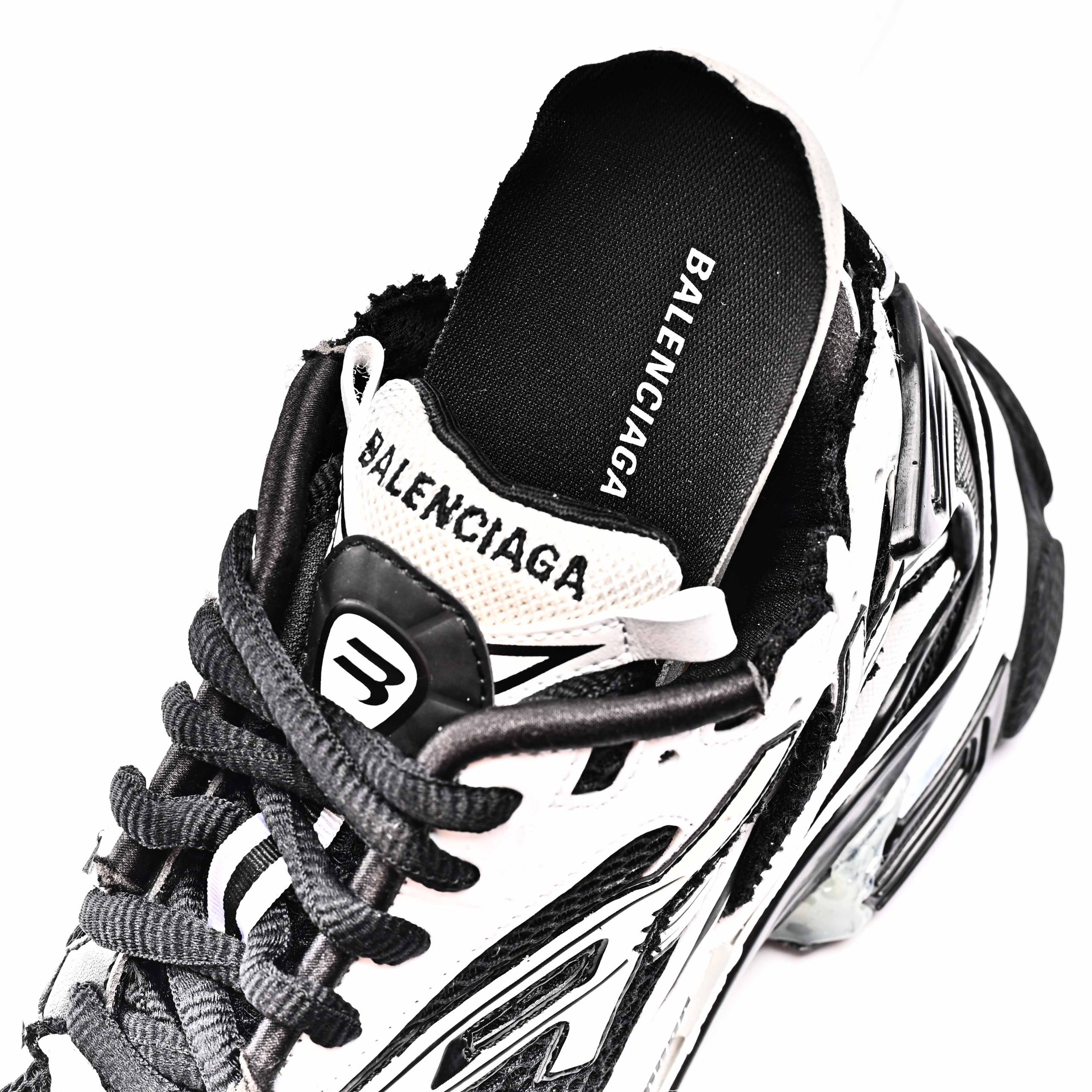 Balenciaga Runner 677403 W3RB2 9010 - Image 11