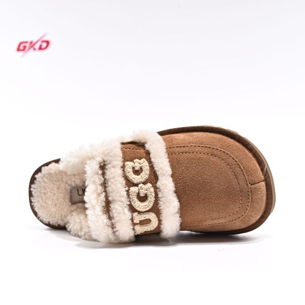 UGG CLASSIC - Image 9