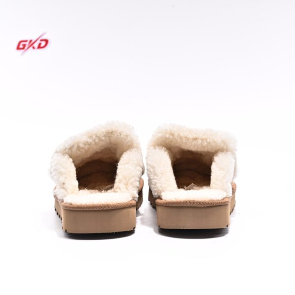 UGG CLASSIC - Image 11
