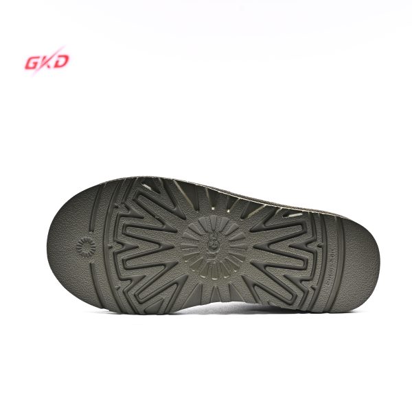 UGG CLASSIC - Image 7