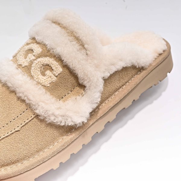 UGG CLASSIC - Image 11