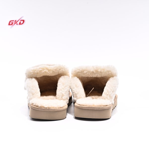 UGG CLASSIC - Image 7