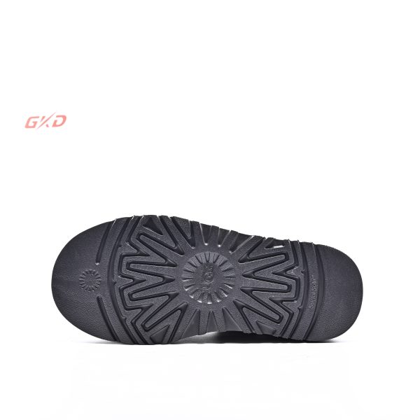 UGG CLASSIC - Image 2