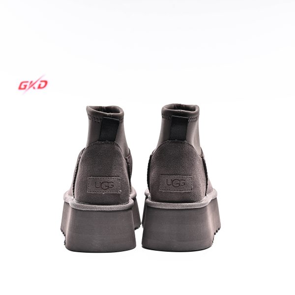 UGG CLASSIC - Image 7