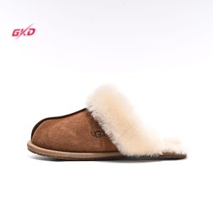 UGG CLASSIC