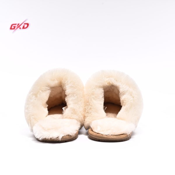 UGG CLASSIC - Image 9