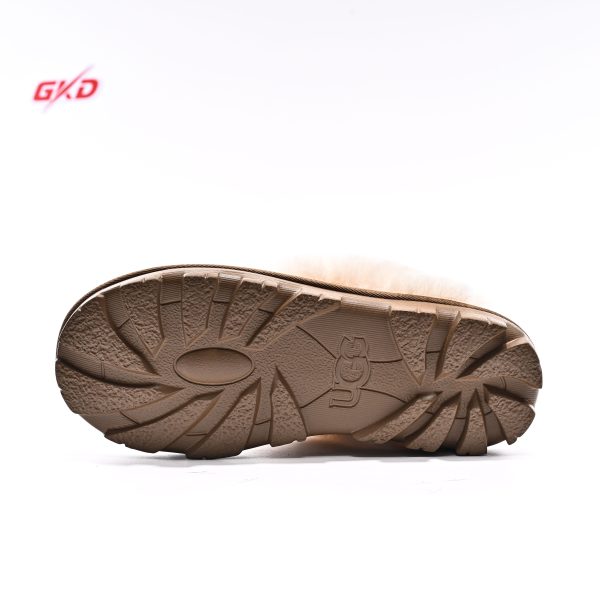 UGG CLASSIC - Image 2